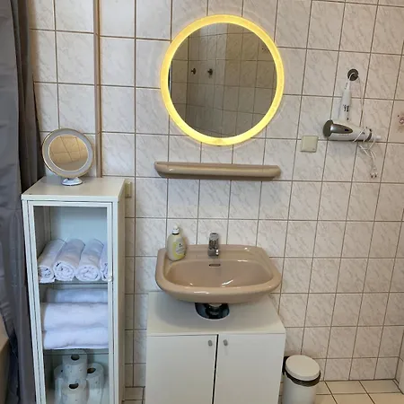 Modern, Large 1-r In A Location *